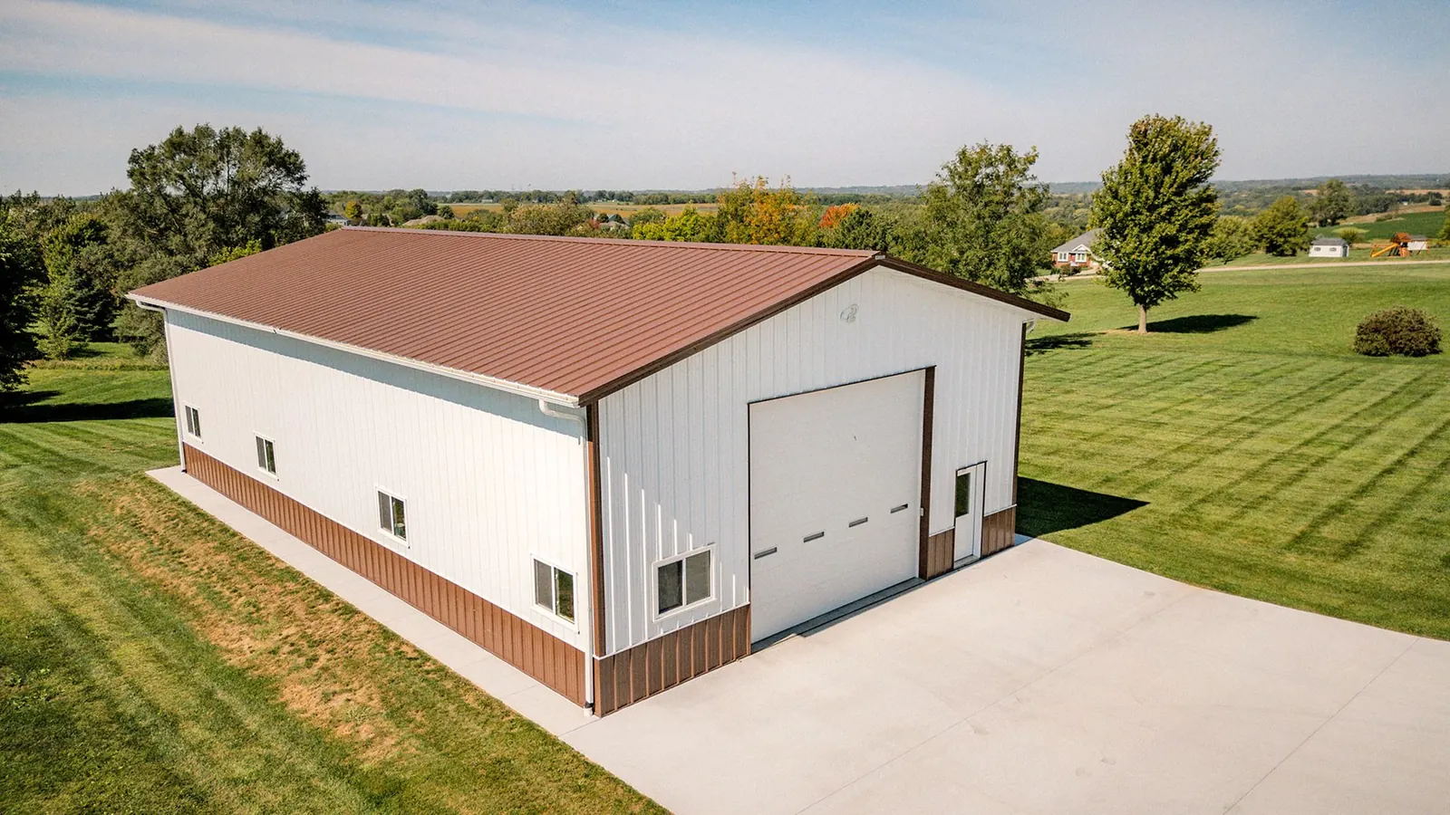 Post-frame garage and workshop with a single oversized door